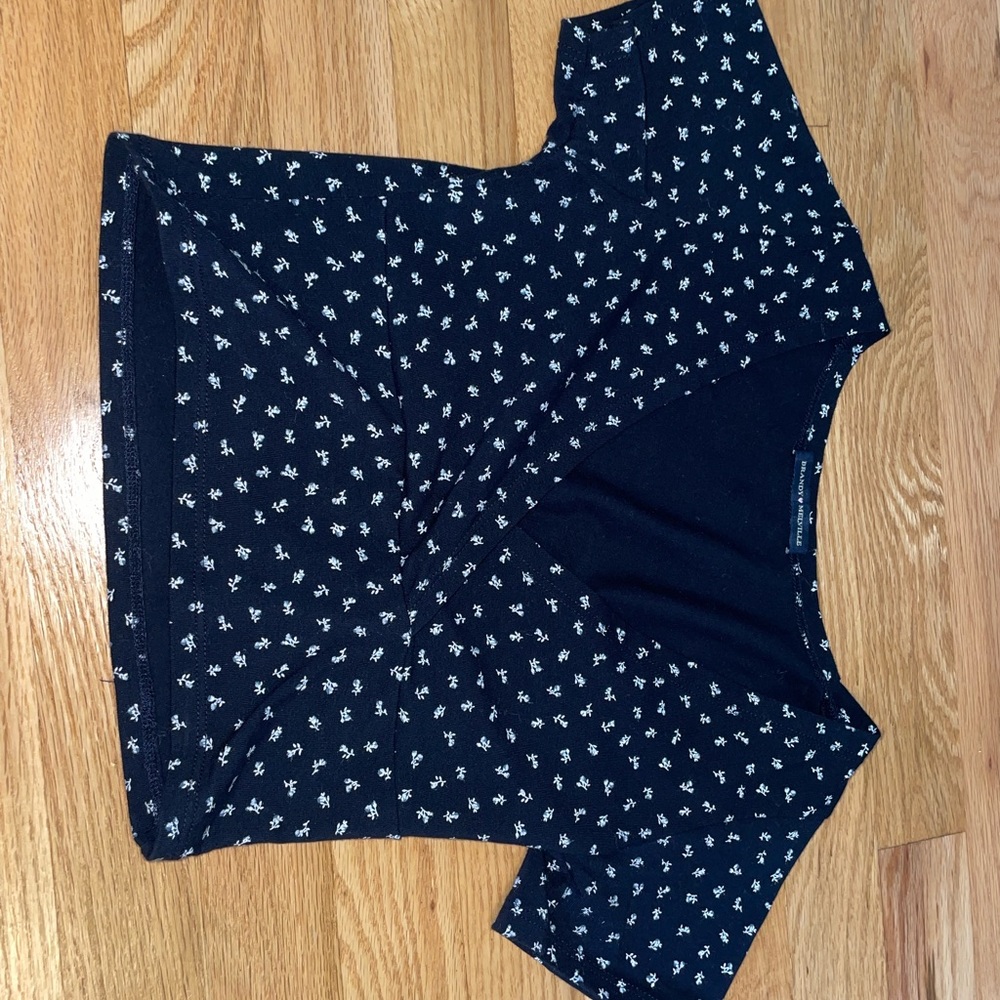 Brandy Melville Amara Top in Navy with White Flowers